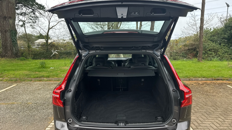 Volvo Xc60 2.0 B4P Plus Dark 5dr Geartronic Petrol Estate